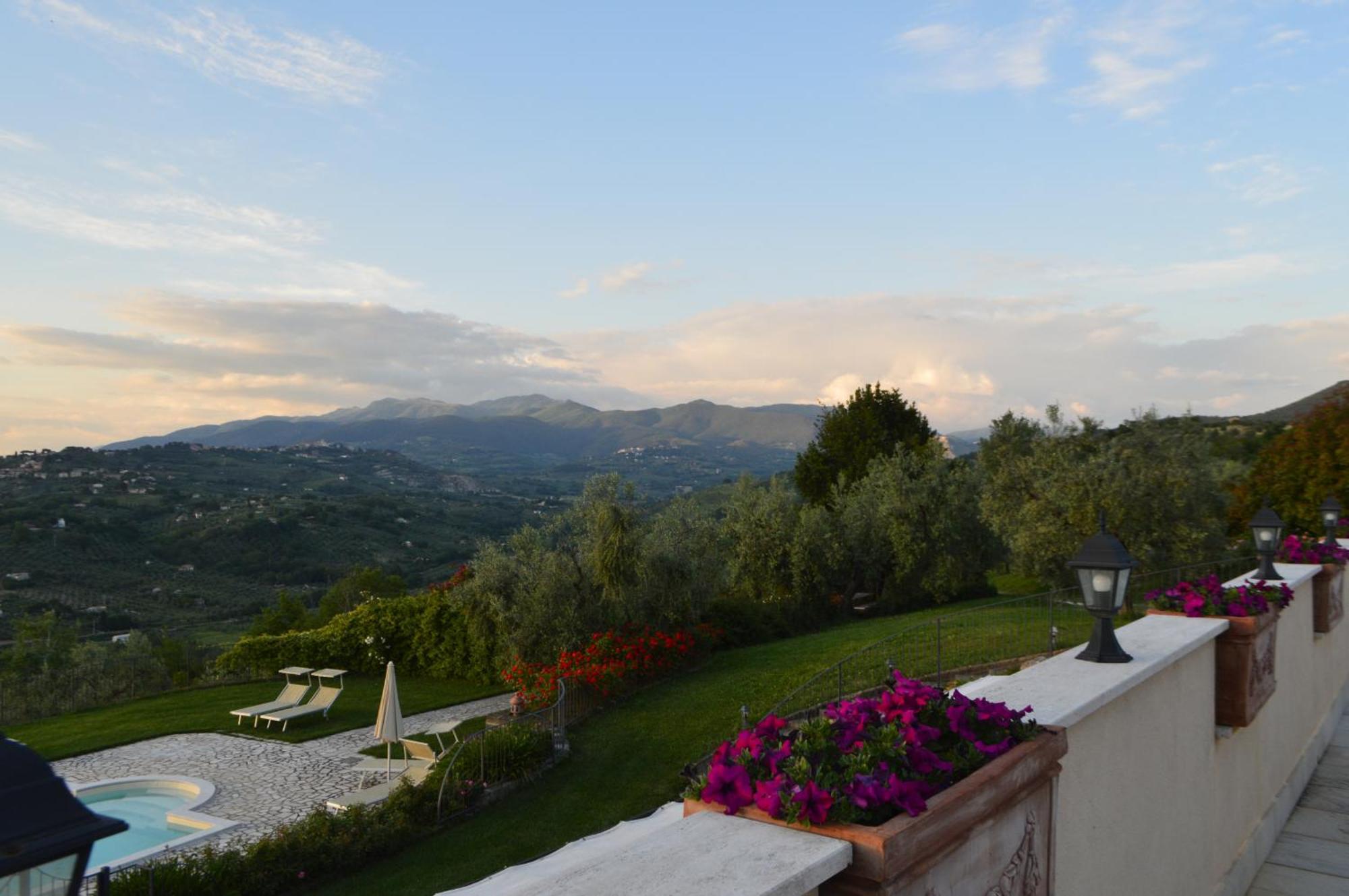Villa Collebelvedere - Near Rome With Home Restaurant Fara in Sabina Zewnętrze zdjęcie